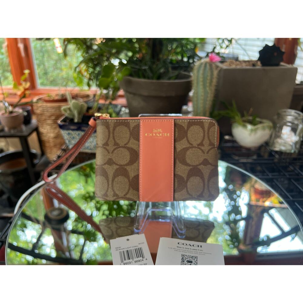 COACH Wristlet $88 MSRP